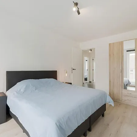 Modern In With Garden Casa vacanze *